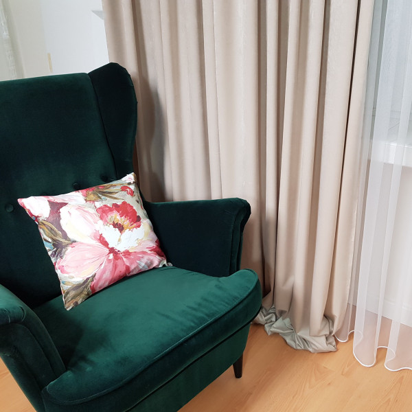 MAG 328 Gotowa zasłona na taśmie kol. jasny beż szer. 140x240 cm