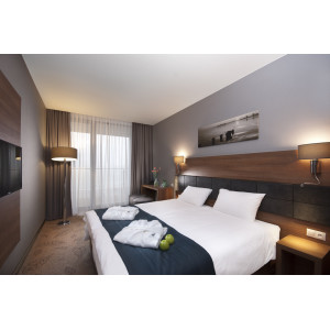 Firana z białego woalu na tasmie marszczącej 1:2