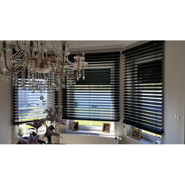 Żaluzja drewniana 70 mm.kol. czarny w  rozm. 120x160 cm
