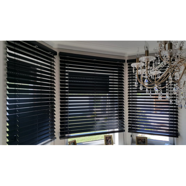 Żaluzja drewniana 70 mm.kol. czarny w  rozm. 120x160 cm
