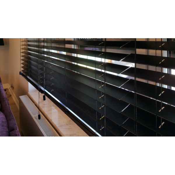 Żaluzja drewniana 70 mm.kol. czarny w  rozm. 120x160 cm