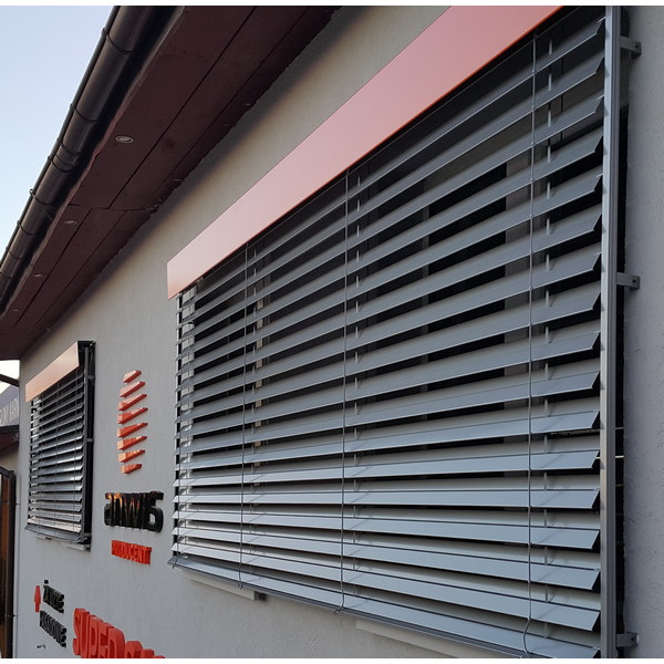 Żaluzja fasadowa Z90 rozm. 140x260 cm w prowadnicach z napędem elektrycznym