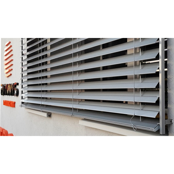 Żaluzja fasadowa Z90 rozm. 140x260 cm w prowadnicach z napędem elektrycznym