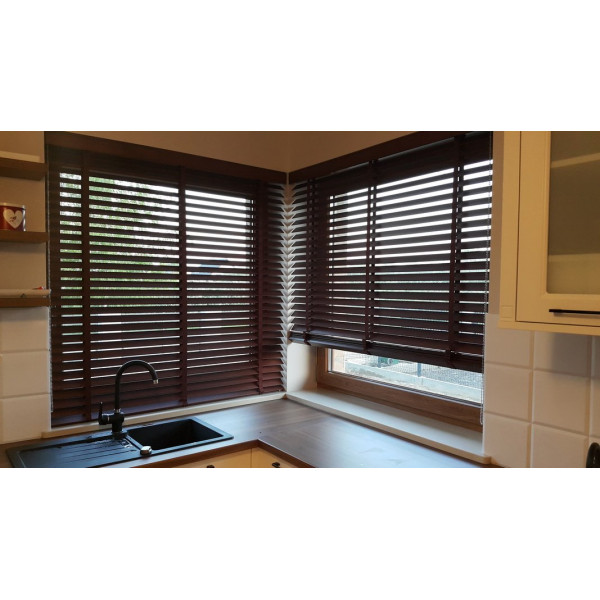 Żaluzja drewniana 50 mm rozm. 120x160 cm w kolorze brązowym Żaluzja drewniana 50 mm rozm. 120x160 cm w kolorze brązowym