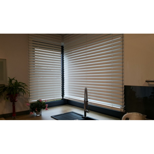 Żaluzja drewniana 50 mm rozm. 120x160 cm w kolorze brązowym Żaluzja drewniana 50 mm rozm. 120x160 cm w kolorze brązowym