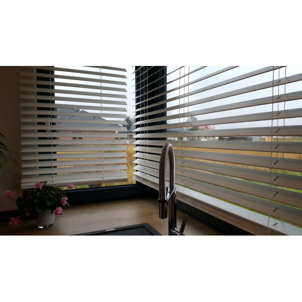 Żaluzja drewniana 50 mm rozm. 120x160 cm w kolorze brązowym Żaluzja drewniana 50 mm rozm. 120x160 cm w kolorze brązowym