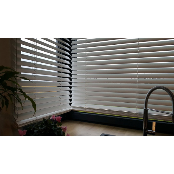 Żaluzja drewniana 50 mm rozm. 120x160 cm w kolorze brązowym Żaluzja drewniana 50 mm rozm. 120x160 cm w kolorze brązowym