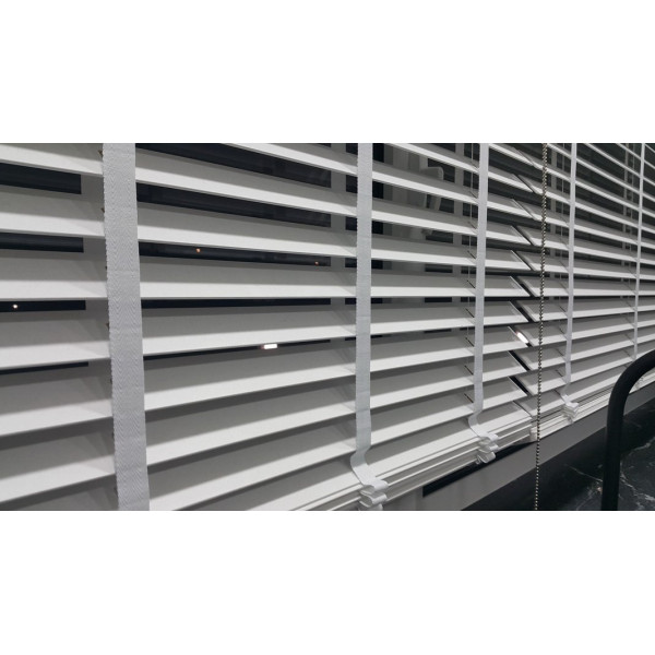 Żaluzja drewniana 50 mm rozm. 120x160 cm w kolorze brązowym Żaluzja drewniana 50 mm rozm. 120x160 cm w kolorze brązowym