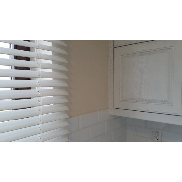 Żaluzja drewniana 50 mm rozm. 120x160 cm w kolorze brązowym Żaluzja drewniana 50 mm rozm. 120x160 cm w kolorze brązowym