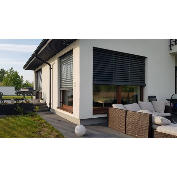 Żaluzja fasadowa Z90 z napędem elektrycznym pod zabudowę w elewacji Żaluzja fasadowa Z90 z napędem elektrycznym pod zabudowę w elewacji