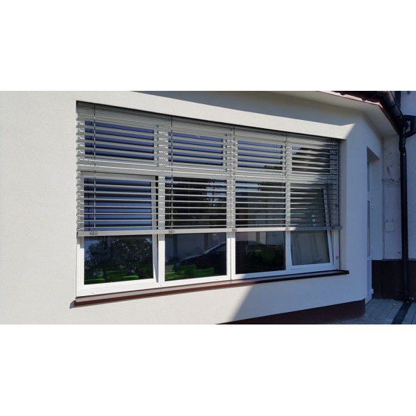 Żaluzja fasadowa Z90 z napędem elektrycznym pod zabudowę w elewacji Żaluzja fasadowa Z90 z napędem elektrycznym pod zabudowę w elewacji