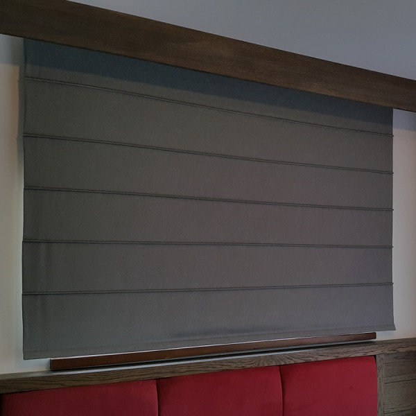 Roleta rzymska zaciemniająca w rozm. 120x160 cm do salonu