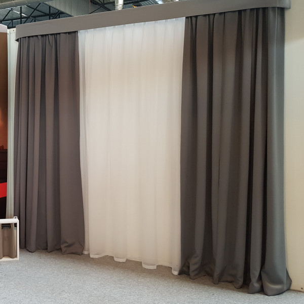 Zasłona zaciemniająca na fleksach z tkaniny Blackout