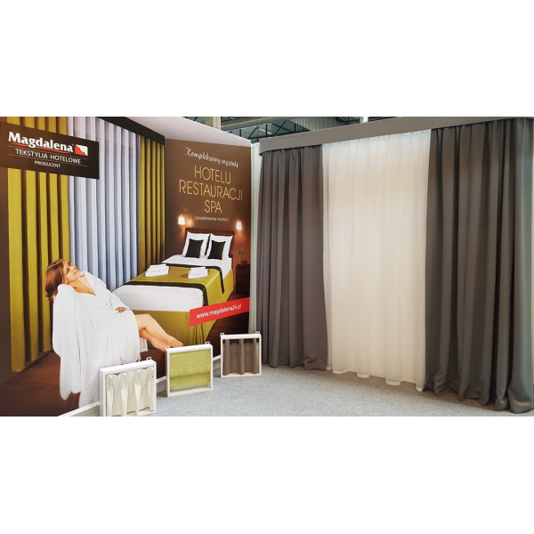 Zasłona zaciemniająca na fleksach z tkaniny Blackout