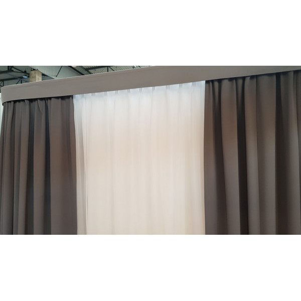 Zasłona zaciemniająca na fleksach z tkaniny Blackout