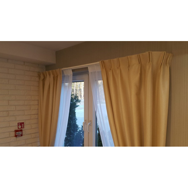 Zasłona zaciemniająca na fleksach z tkaniny Blackout