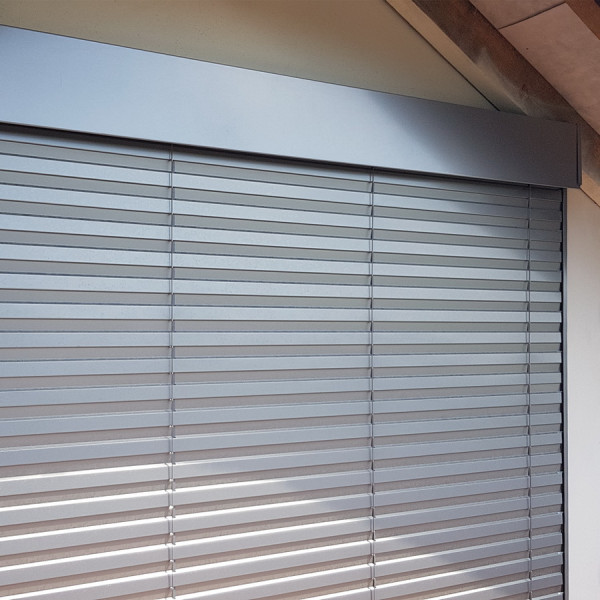 Żaluzja fasadowa Z90 z napędem elektrycznym Elero w kolorze "antracyt" Żaluzja fasadowa Z90 z napędem elektrycznym Elero w kolorze "antracyt"