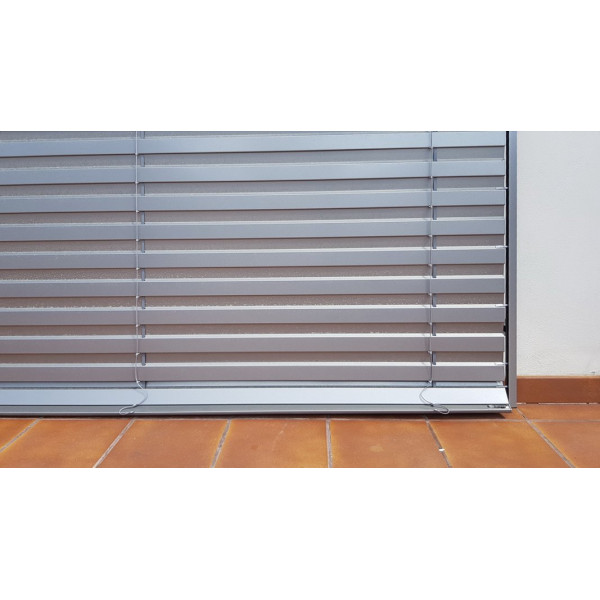 Żaluzja fasadowa Z90 z napędem elektrycznym Elero w kolorze "antracyt" Żaluzja fasadowa Z90 z napędem elektrycznym Elero w kolorze "antracyt"