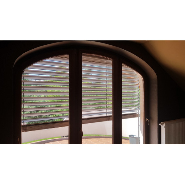 Żaluzja fasadowa Z90 z napędem elektrycznym Elero w kolorze "antracyt" Żaluzja fasadowa Z90 z napędem elektrycznym Elero w kolorze "antracyt"