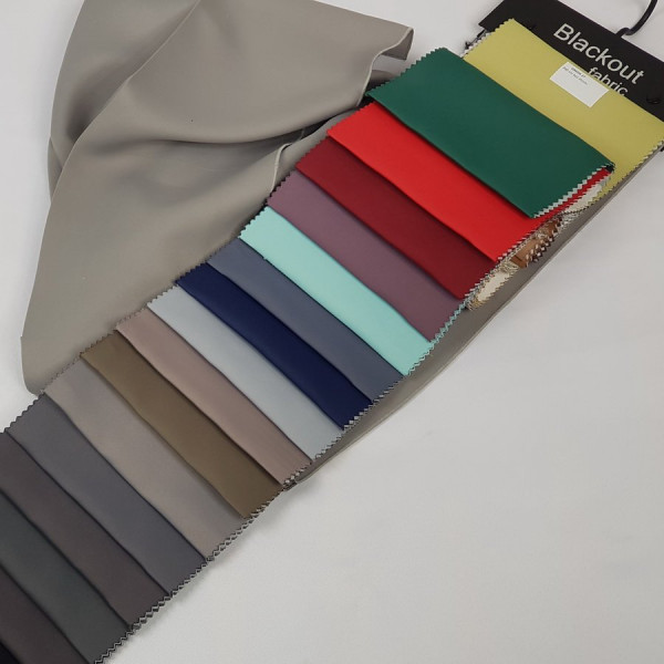 RF/LUX/150/FR Tkanina zaciemniająca gładka Blackout LUX z atestem