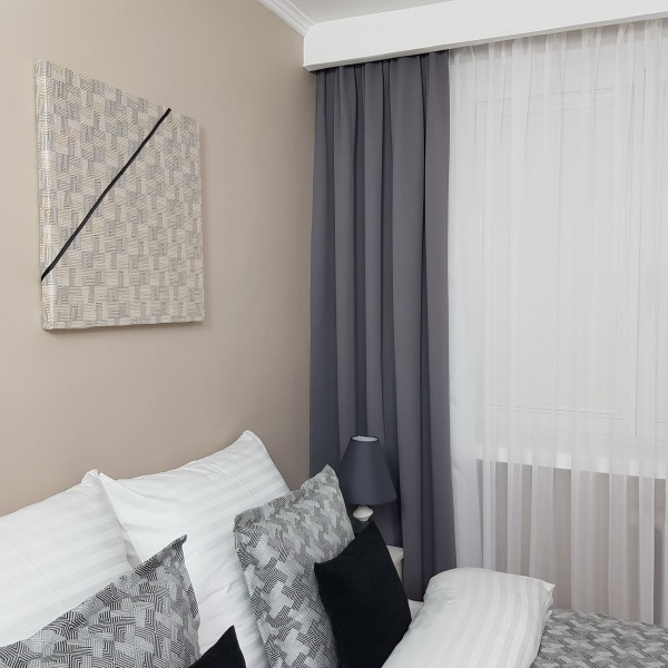 MAG 300 Zasłona zaciemniająca Blackout w kolorze jasnoszarym rozmiar 140x240 cm