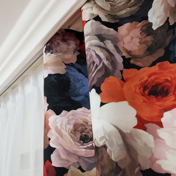 MAG 331 Zasłona gotowa na taśmie z motywem kwiatowym szer. 140x240 cm