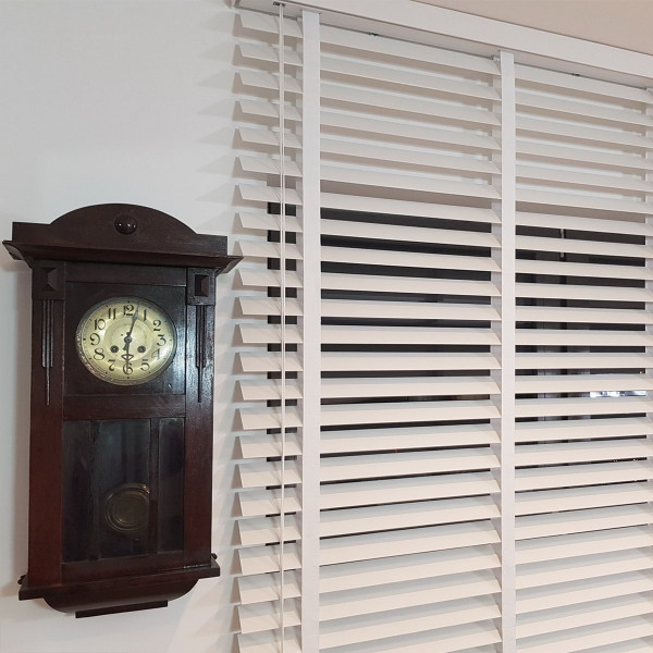 Żaluzja drewniana biała 70mm w rozm. 160x170 cm