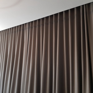 MAG 334 Zasłona hotelowa blackout na fali w rozm. 300x250 cm za 10 szt. 2