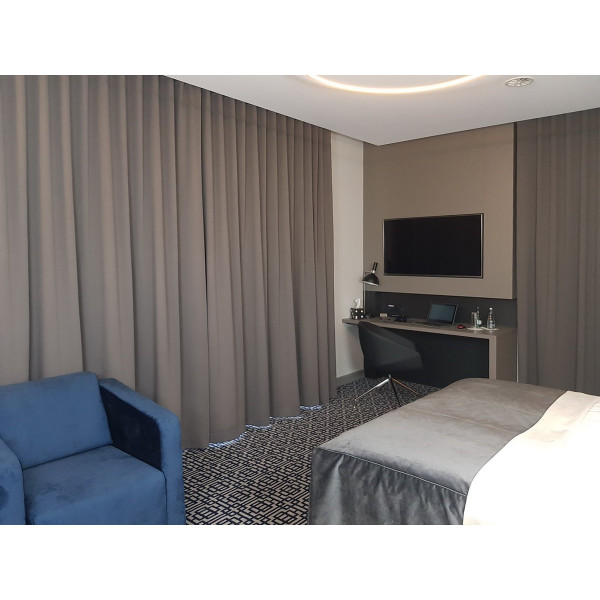 MAG 334 Zasłona hotelowa blackout na fali w rozm. 300x250 cm za 10 szt.