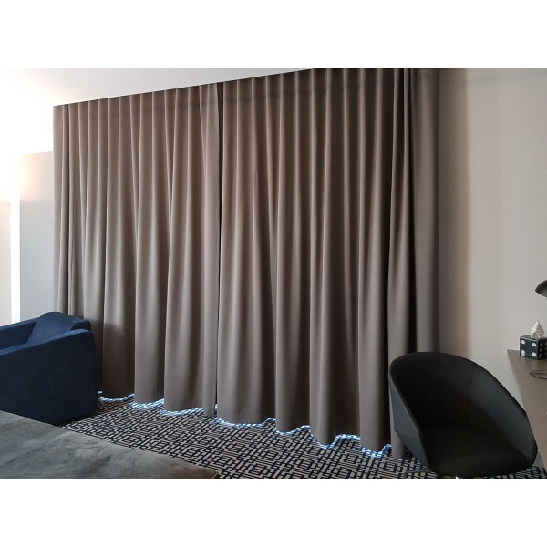 MAG 334 Zasłona hotelowa blackout na fali w rozm. 300x250 cm za 10 szt.