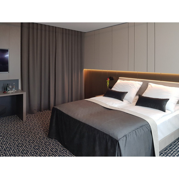 MAG 335 Zasłona hotelowa zaciemniająca na fali w rozm. 140x250 cm za 10 szt. MAG 335 Zasłona hotelowa zaciemniająca na fali w rozm. 140x250 cm za 10 szt.