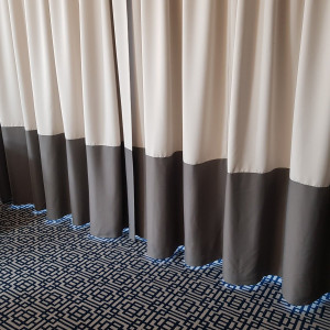 MAG 336 Dwukolorowa zasłona hotelowa blackout w rozm. 145x250 cm za 10 szt. 2