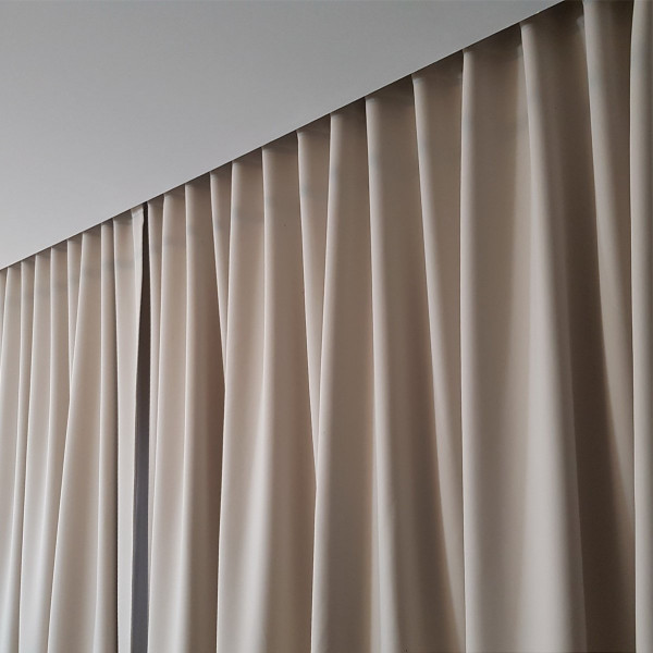 MAG 336 Dwukolorowa zasłona hotelowa blackout w rozm. 145x250 cm za 10 szt.