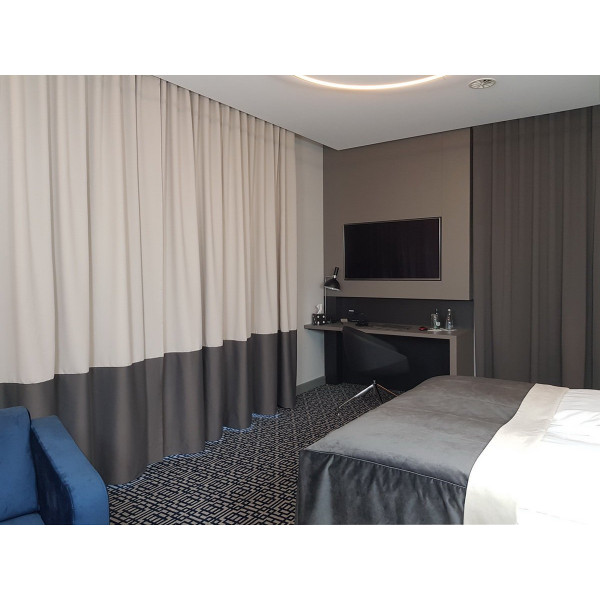 MAG 336 Dwukolorowa zasłona hotelowa blackout w rozm. 145x250 cm za 10 szt.