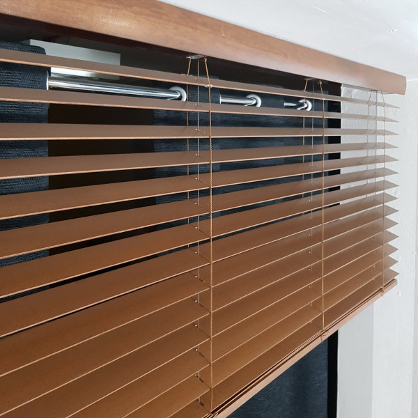 TM01 Żaluzja drewniana 50 mm w rozm. 170x160 cm z kolekcji "Classic" TM01 Żaluzja drewniana 50 mm w rozm. 170x160 cm z kolekcji "Classic"