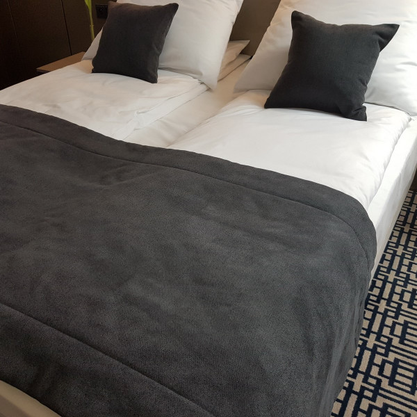 PAS 313 Bieżnik na łóżko w rozm. 250x65 cm za 10 szt. PAS 313 Bieżnik na łóżko w rozm. 250x65 cm za 10 szt.