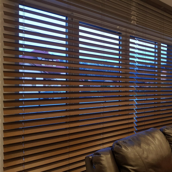 Żaluzja drewniana 70 mm w kolorze mahoń rozm. 170x250 cm