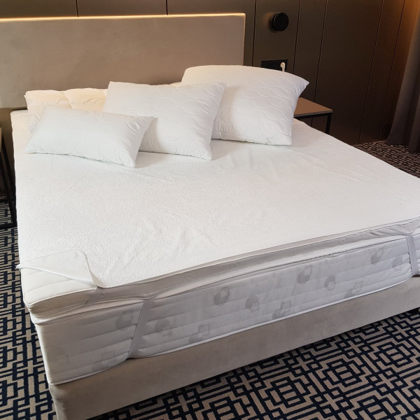 Ochraniacz na materac oddychający T1 w rozm. 160x200 cm za 10 szt.