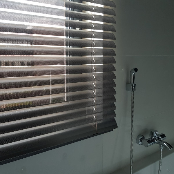 Żaluzja aluminiowa do łazienki, 50mm perforowana w rozm. 165x164 cm