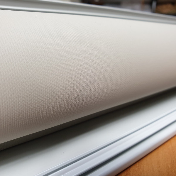 RM 40 Roleta wolnowisząca z napędem elektrycznym w rozm. 98x260 cm