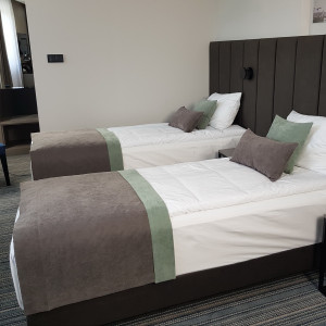 Narzutka na łóżko do pokoju PAS 323 w rozm. 80x140 cm za 10 szt.