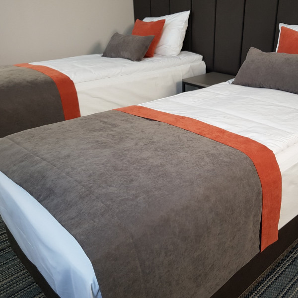 Narzuta na łóżko do sypialni PAS 324 w rozm. 80x170 cm za 10 szt. Narzuta na łóżko do sypialni PAS 324 w rozm. 80x170 cm za 10 szt.