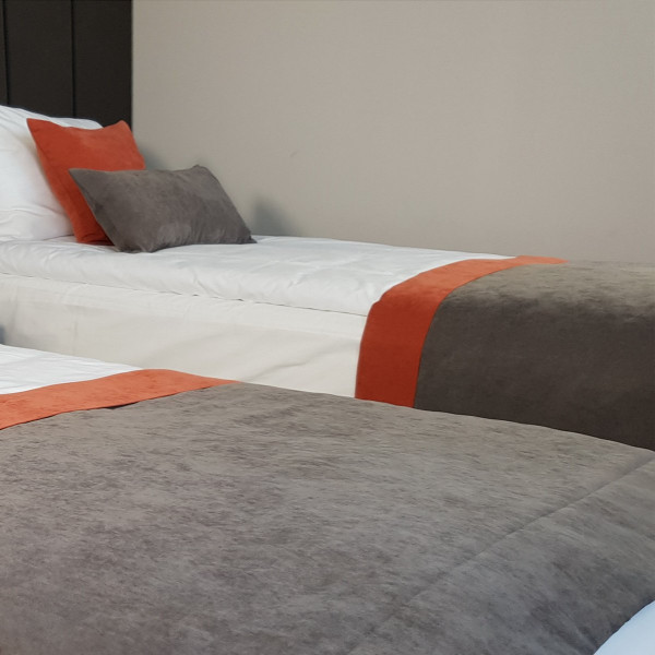 Narzuta na łóżko do sypialni PAS 324 w rozm. 80x170 cm za 30 szt.