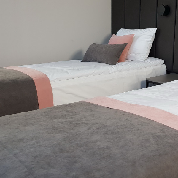 Szal na łóżko do sypialni PAS 325 w rozm. 80x170 cm za 30 szt.