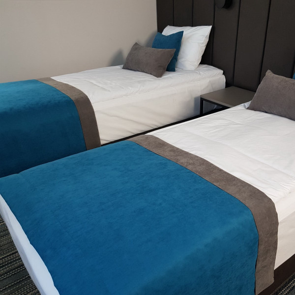 Narzutka hotelowa na łóżko PAS 327 w rozm. 80x170 cm za 10 szt.