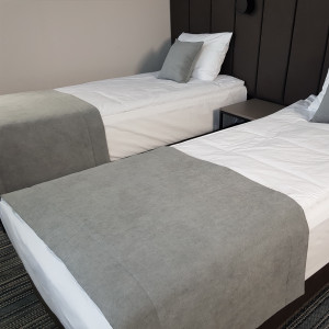 Szal hotelowy na łóżko PAS 328 w rozm. 70x140 cm za 30 szt.