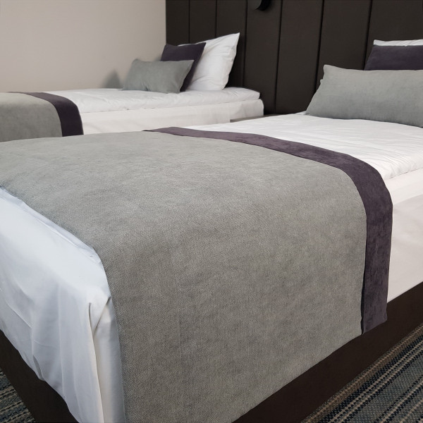 Narzuta na łóżko hotelowe PAS 330 w rozm. 80x170 cm za 10 szt. Narzuta na łóżko hotelowe PAS 330 w rozm. 80x170 cm za 10 szt.