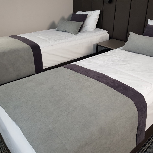 Narzuta na łóżko hotelowe PAS 330 w rozm. 80x170 cm za 10 szt. Narzuta na łóżko hotelowe PAS 330 w rozm. 80x170 cm za 10 szt.