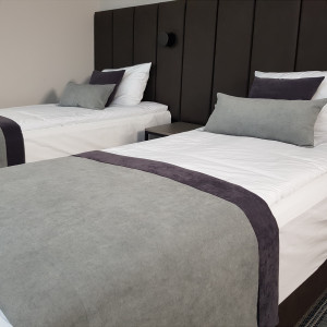 Narzuta na łóżko hotelowe PAS 330 w rozm. 80x170 cm za 30 szt.