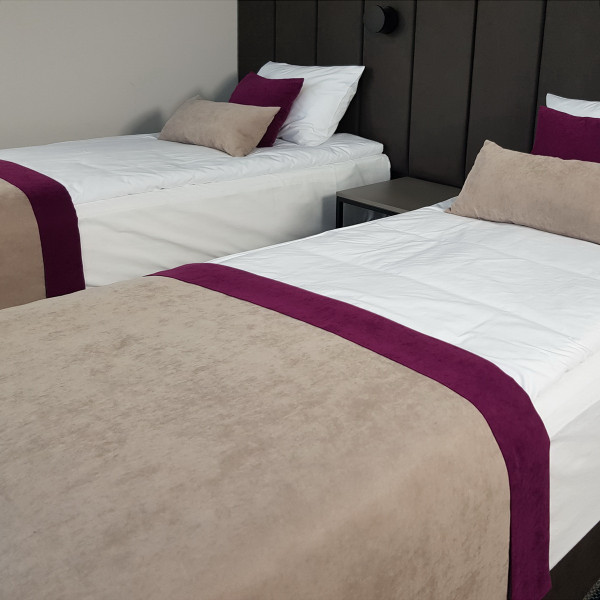 Narzuta na łóżko PAS 333 hotelowa w rozm. 80x140 cm za 10 szt.